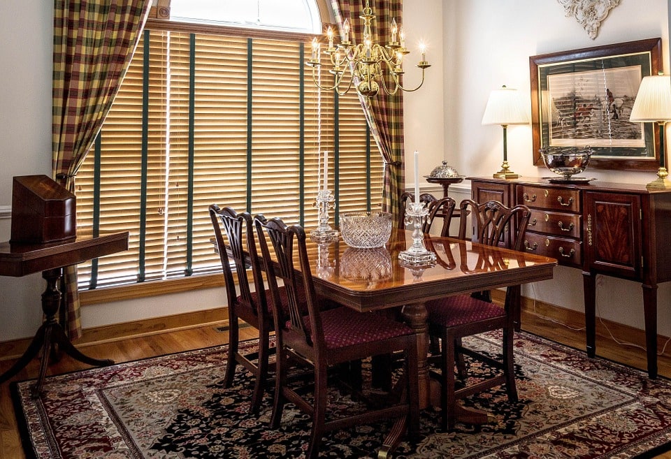 Intricate area rug in the dining room