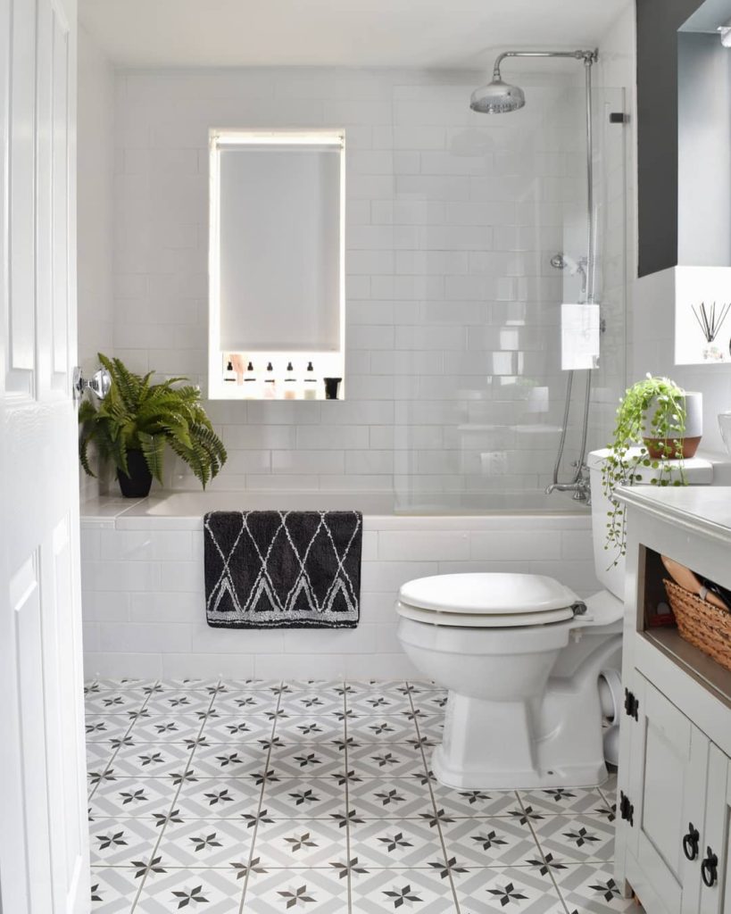 bathroom with gray patterned tile