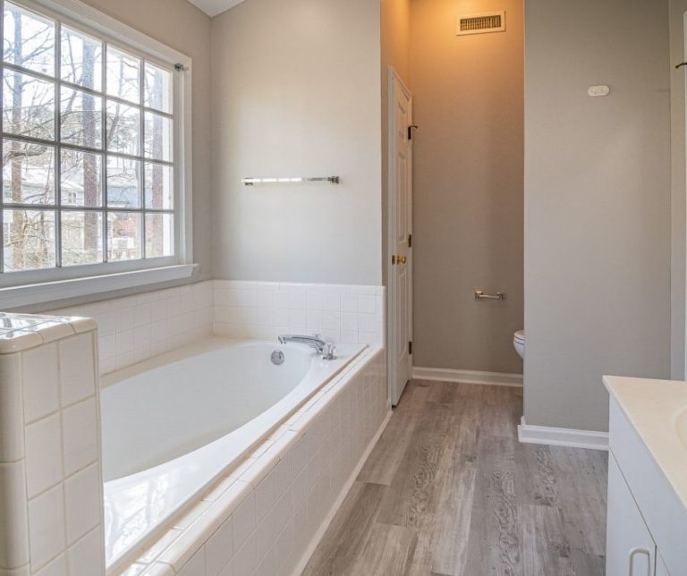 How Much Does a Bath Fitter Tub Cost in 2022 SwankyDen