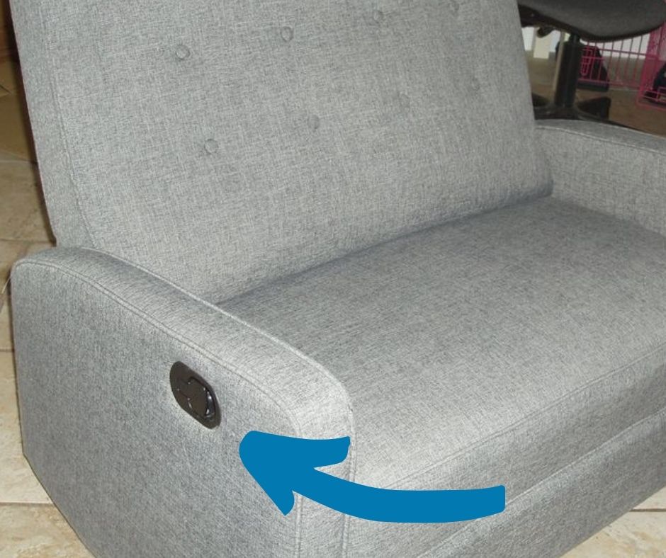 Recliner pull handle