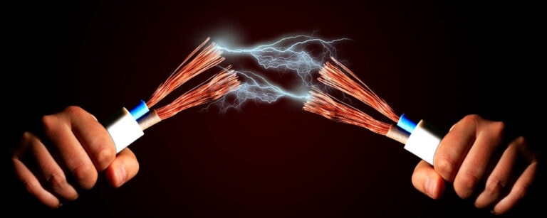 Does Glue Conduct Electricity? What You Should Know - swankyden.com