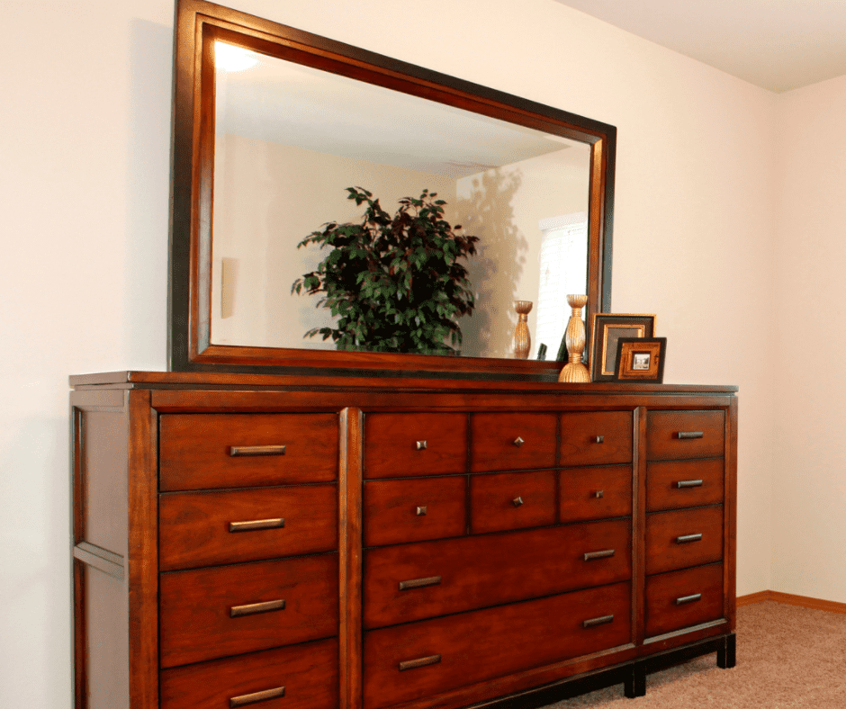 Dresser with large mirror on top