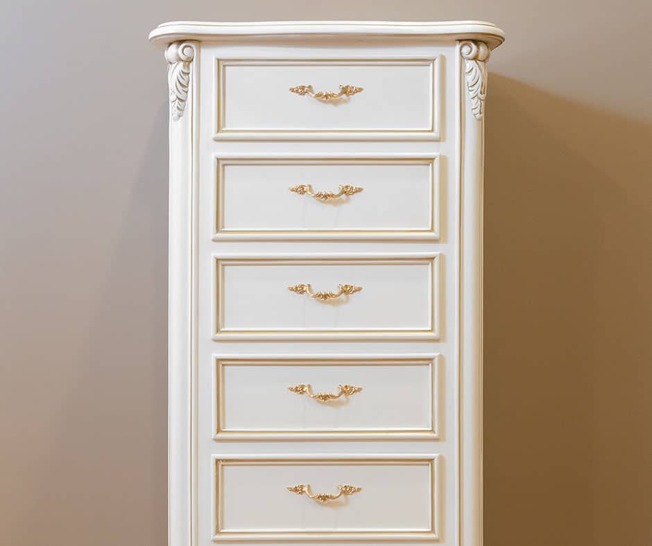 Elegant bedroom chest