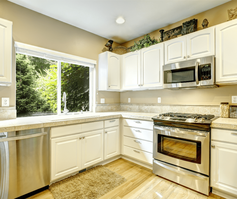 L-shaped kitchen countertop