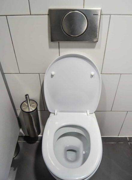 Clean toilet